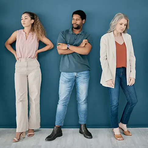 human-resources-hiring-bored-people-waiting-room-job-interview-office-onboarding-hr-group-nervous-anxiety-sad-business-men-women-standing-line-recruitment_bearb-l19BUg-y6gV7P Das Bild des Blogbeitrags